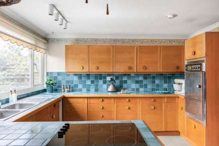 Staverton Close, Wokingham, Image 7