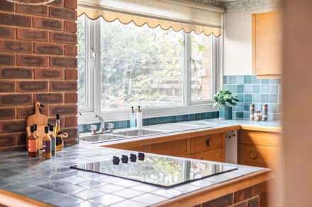 Staverton Close, Wokingham, Image 8