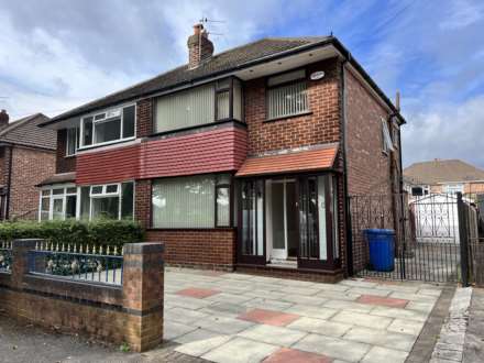 3 bedroom Semi-Detached House Available,Urmstom