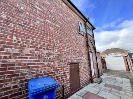 3 bedroom Semi-Detached House Available,Urmstom, Image 23