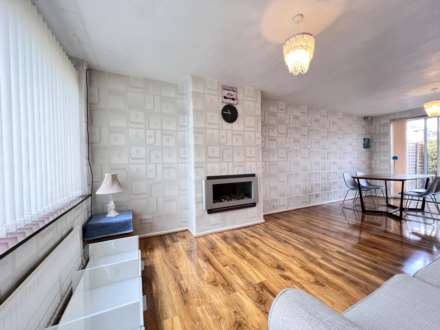 3 bedroom Semi-Detached House Available,Urmstom, Image 6