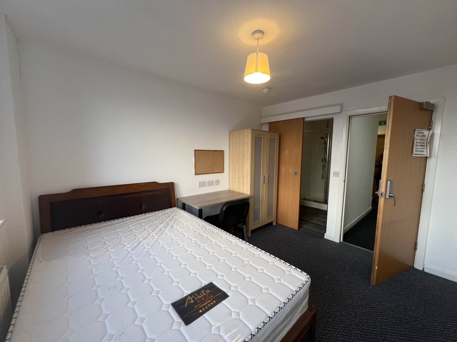 En-suite room, in Gardner Street, Salford, Image 1