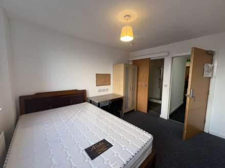 En-suite room, in Gardner Street, Salford