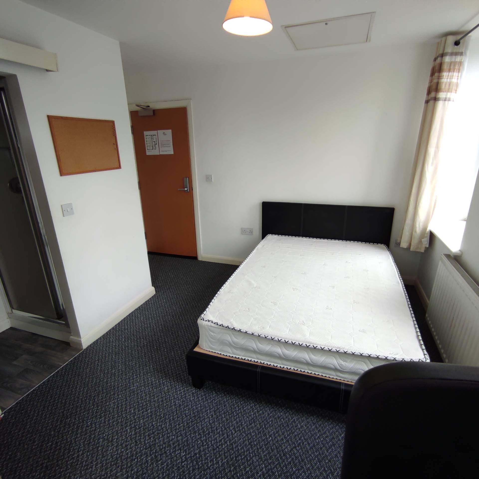 En-suite room, in Gardner Street, Salford, Image 5