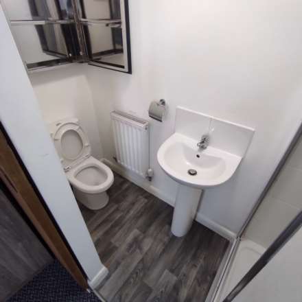 En-suite room, in Gardner Street, Salford, Image 8