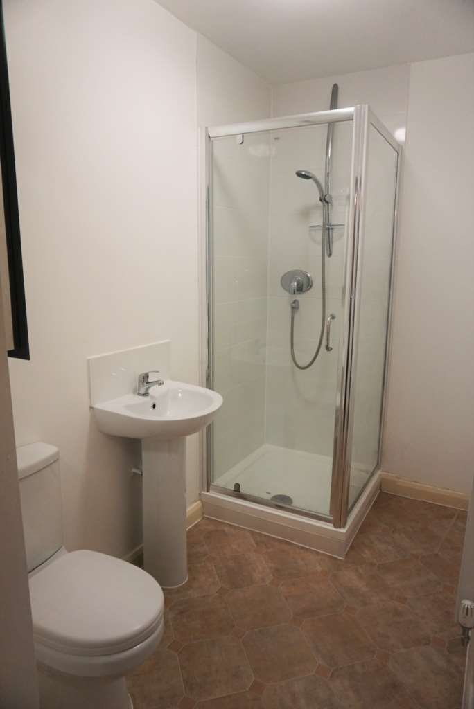 En-suite room, in Gardner Street, Salford, Image 7
