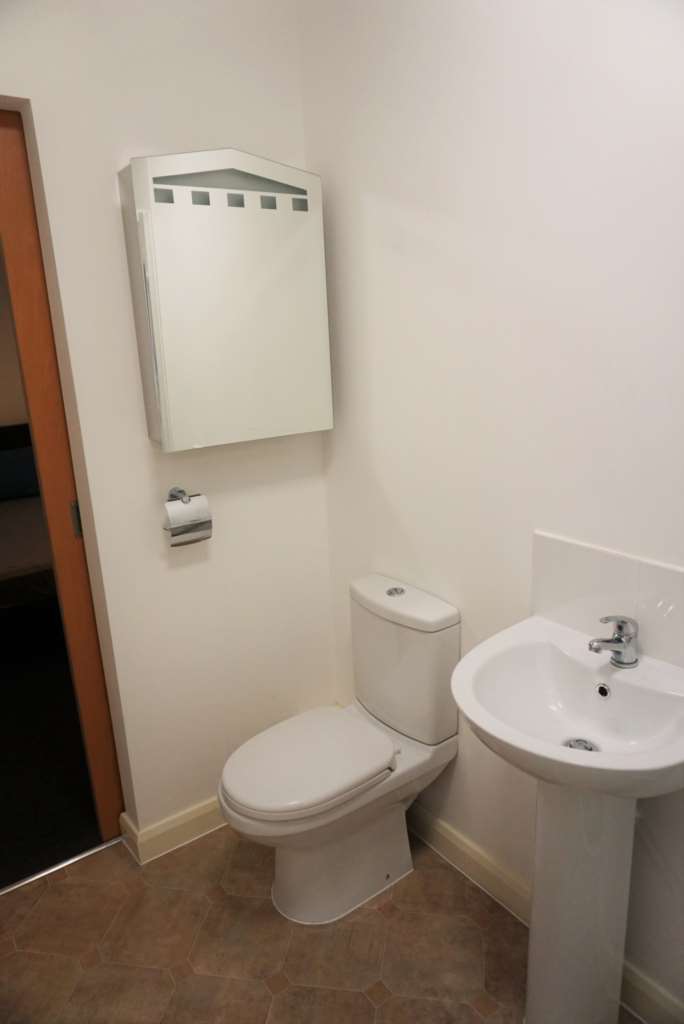 En-suite room, in Gardner Street, Salford, Image 8