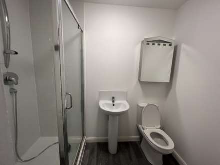 En-suite Double Room, in Gardner Street, Salford, Image 4