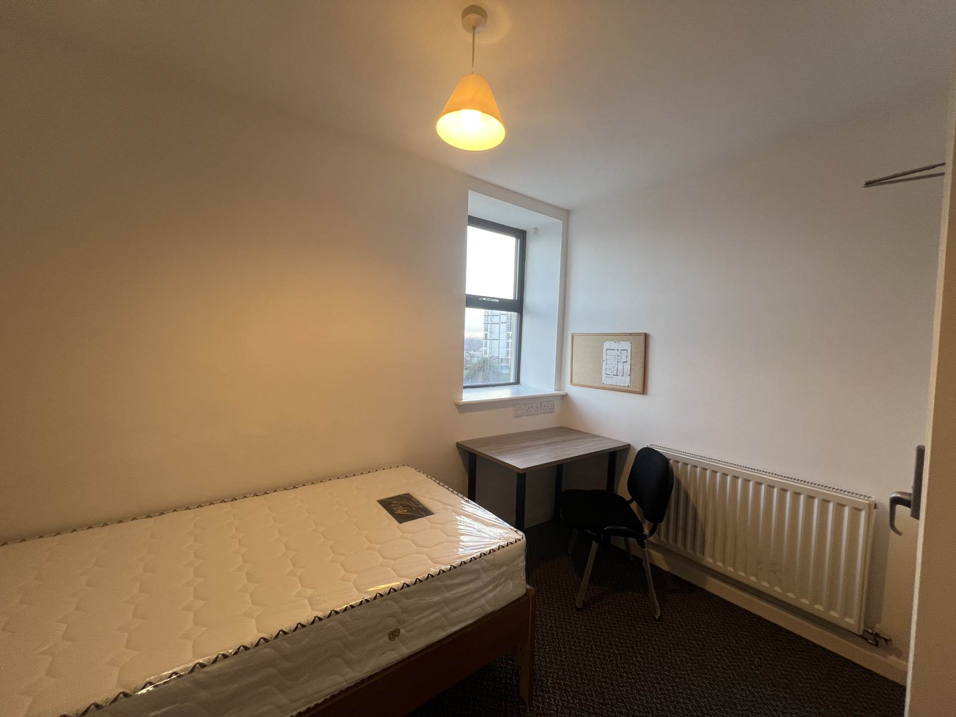 En-suite room, in Gardner Street, Salford, Image 4