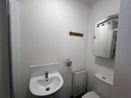 En-suite room, in Gardner Street, Salford, Image 6