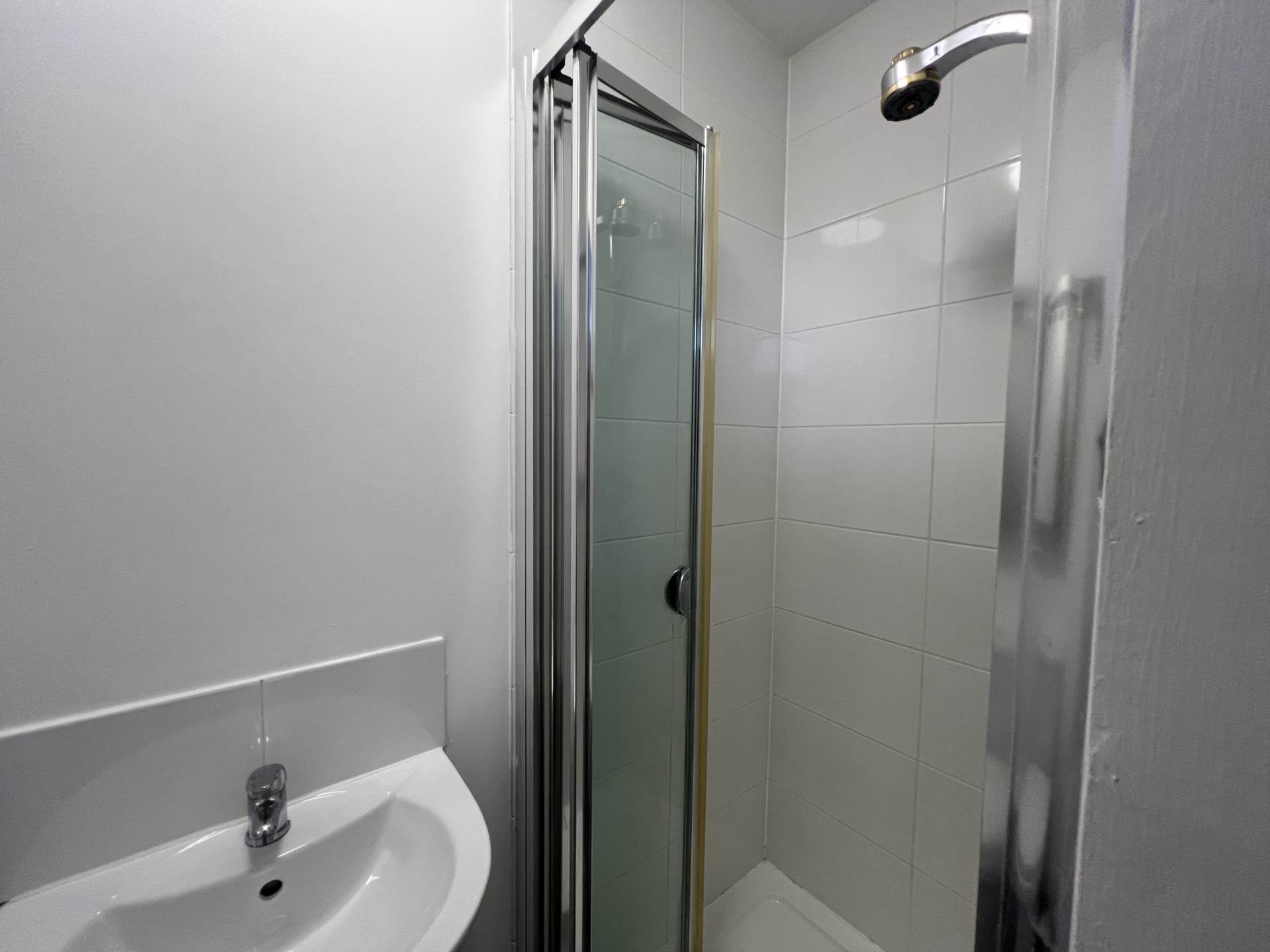 En-suite room, in Gardner Street, Salford, Image 6