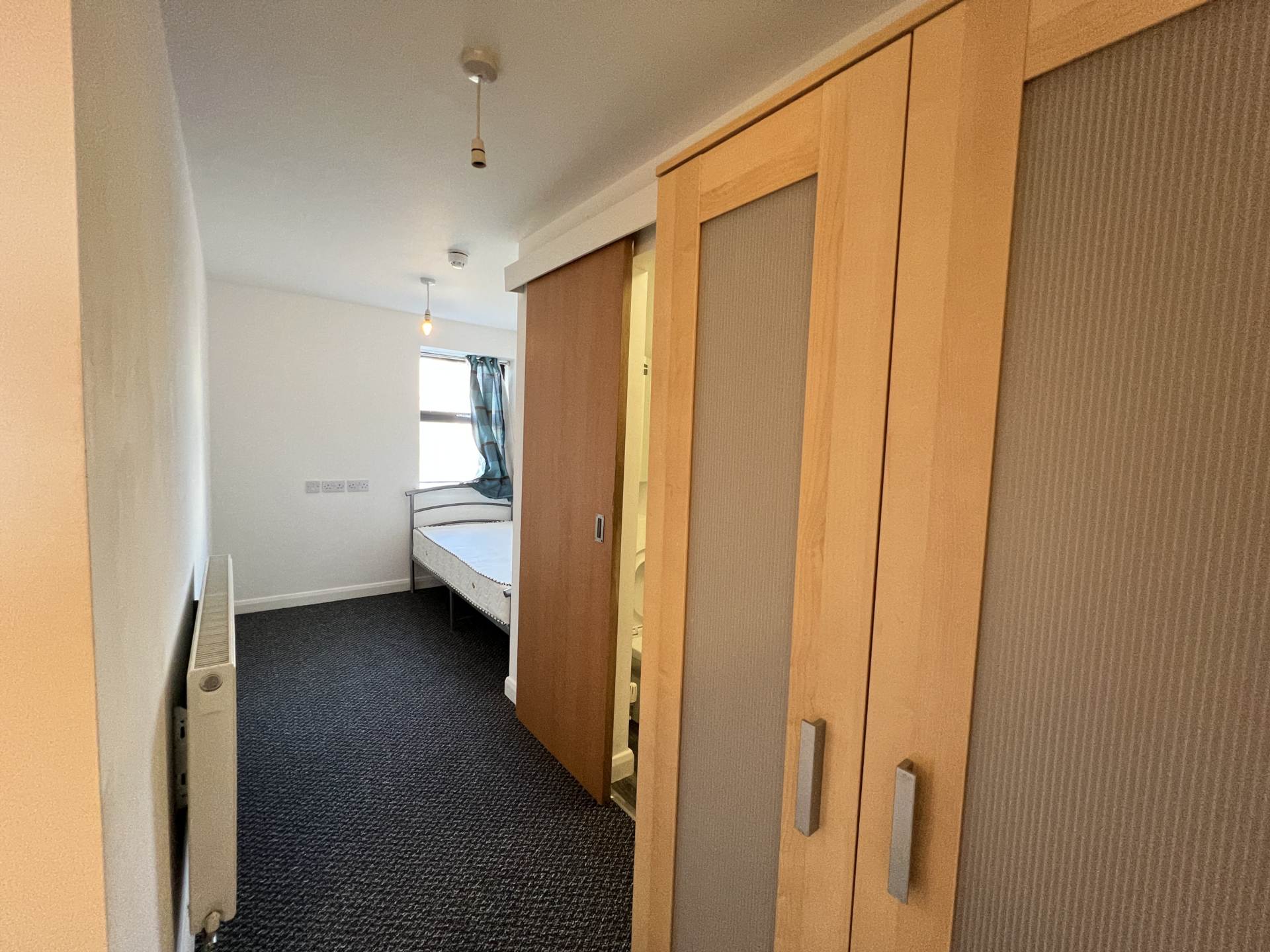 En-suite room, on Broad Street, Salford (ID# 60), Image 4
