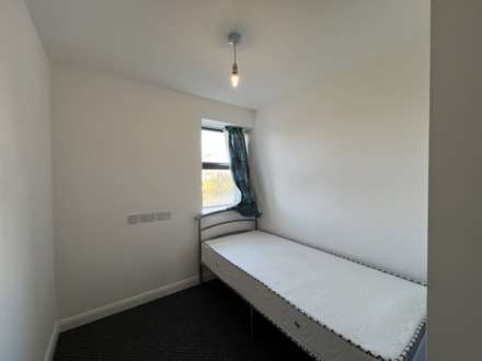 En-suite room, on Broad Street, Salford (ID# 60), Image 3