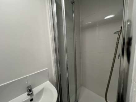En-suite room, on Broad Street, Salford (ID# 60), Image 5