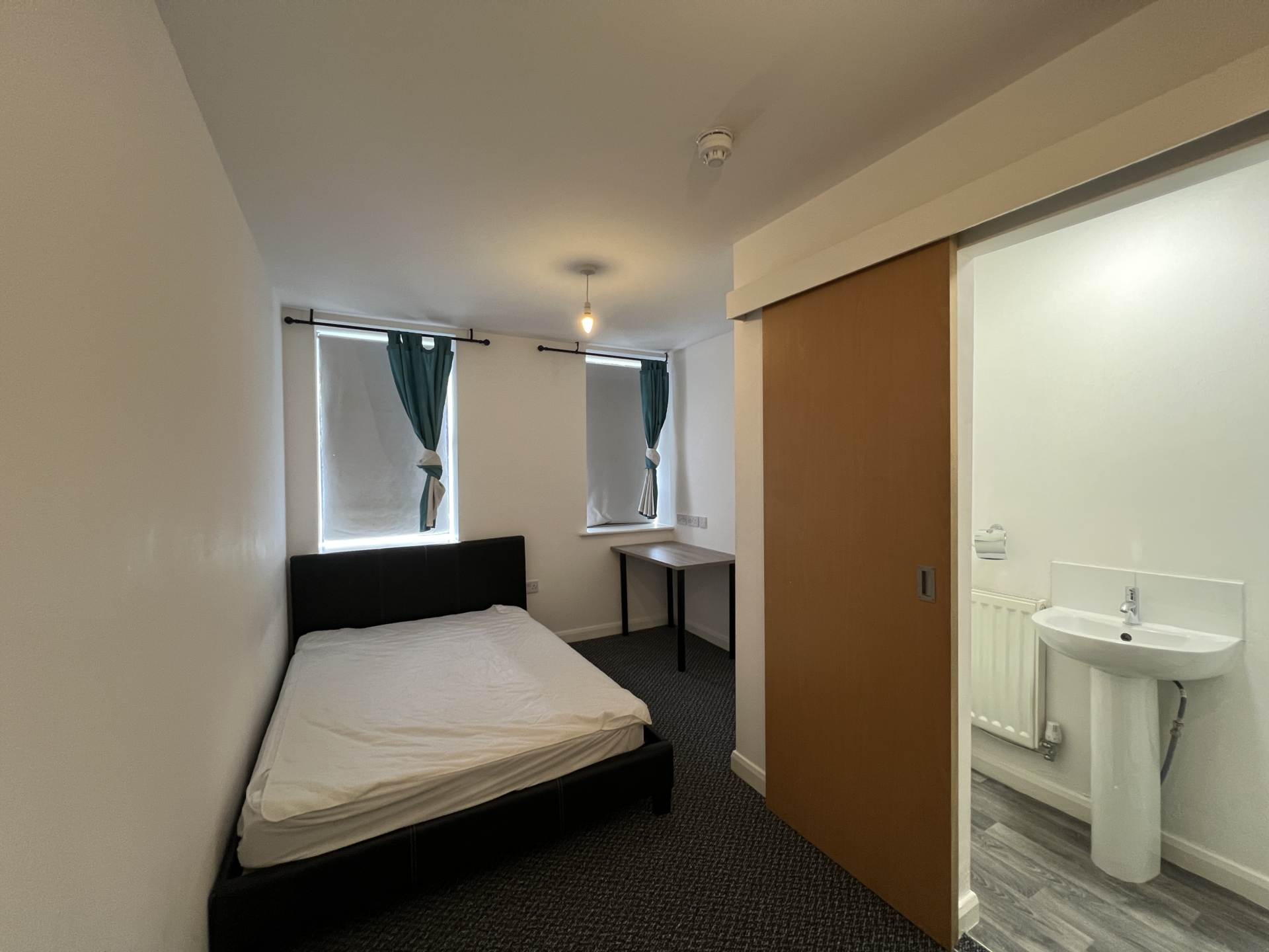 En-suite room, on Broad Street, Salford (ID# 62), Image 2