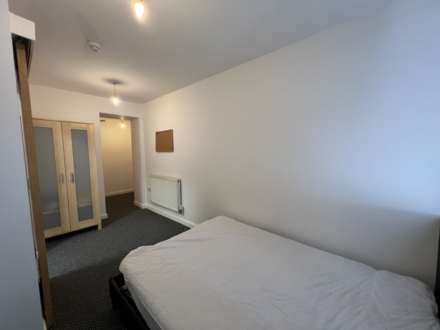 En-suite room, on Broad Street, Salford (ID# 62), Image 1
