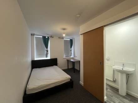 En-suite room, on Broad Street, Salford (ID# 62), Image 2