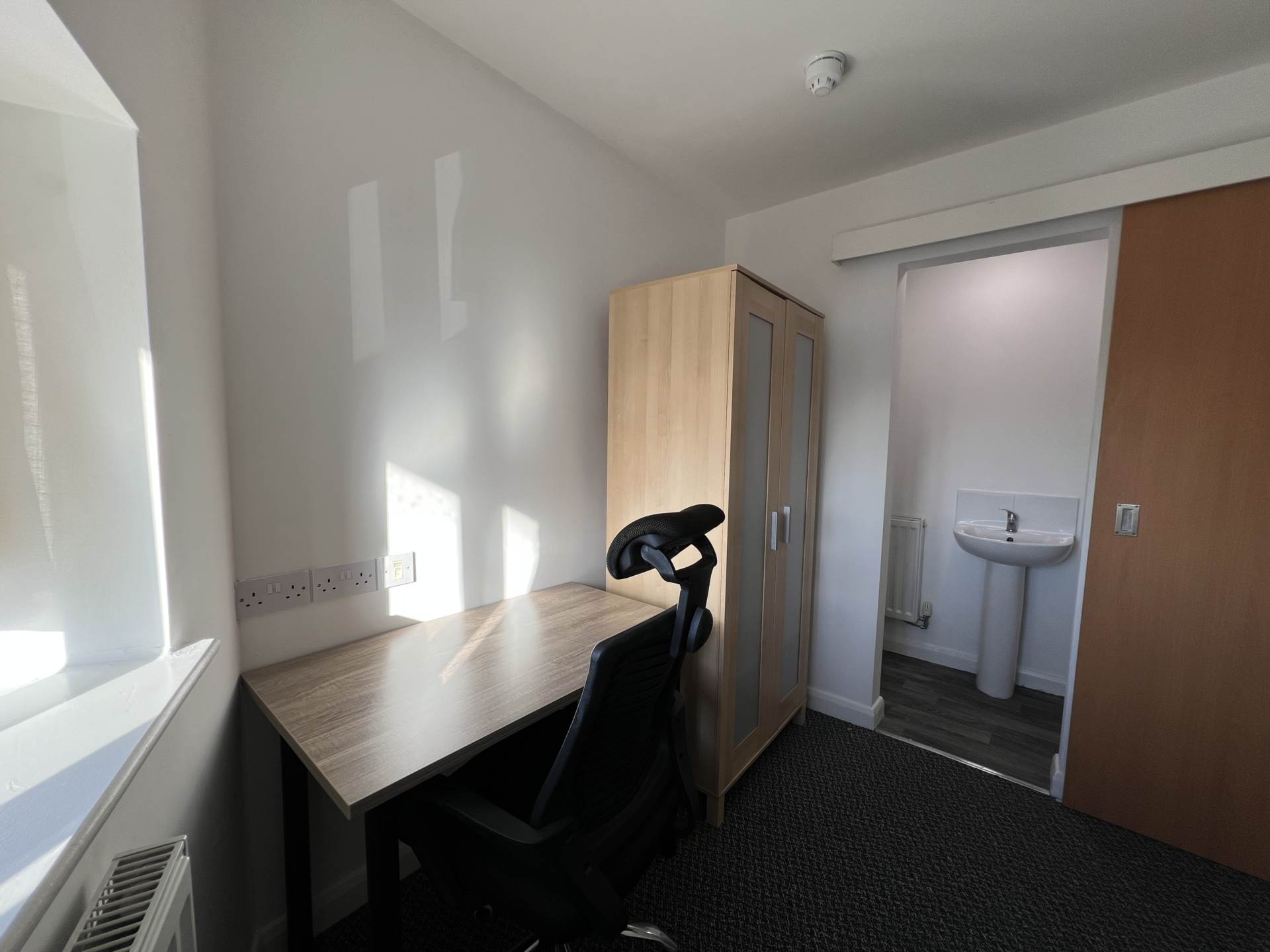 En-suite room, on Broad Street, Salford (ID# 66), Image 3