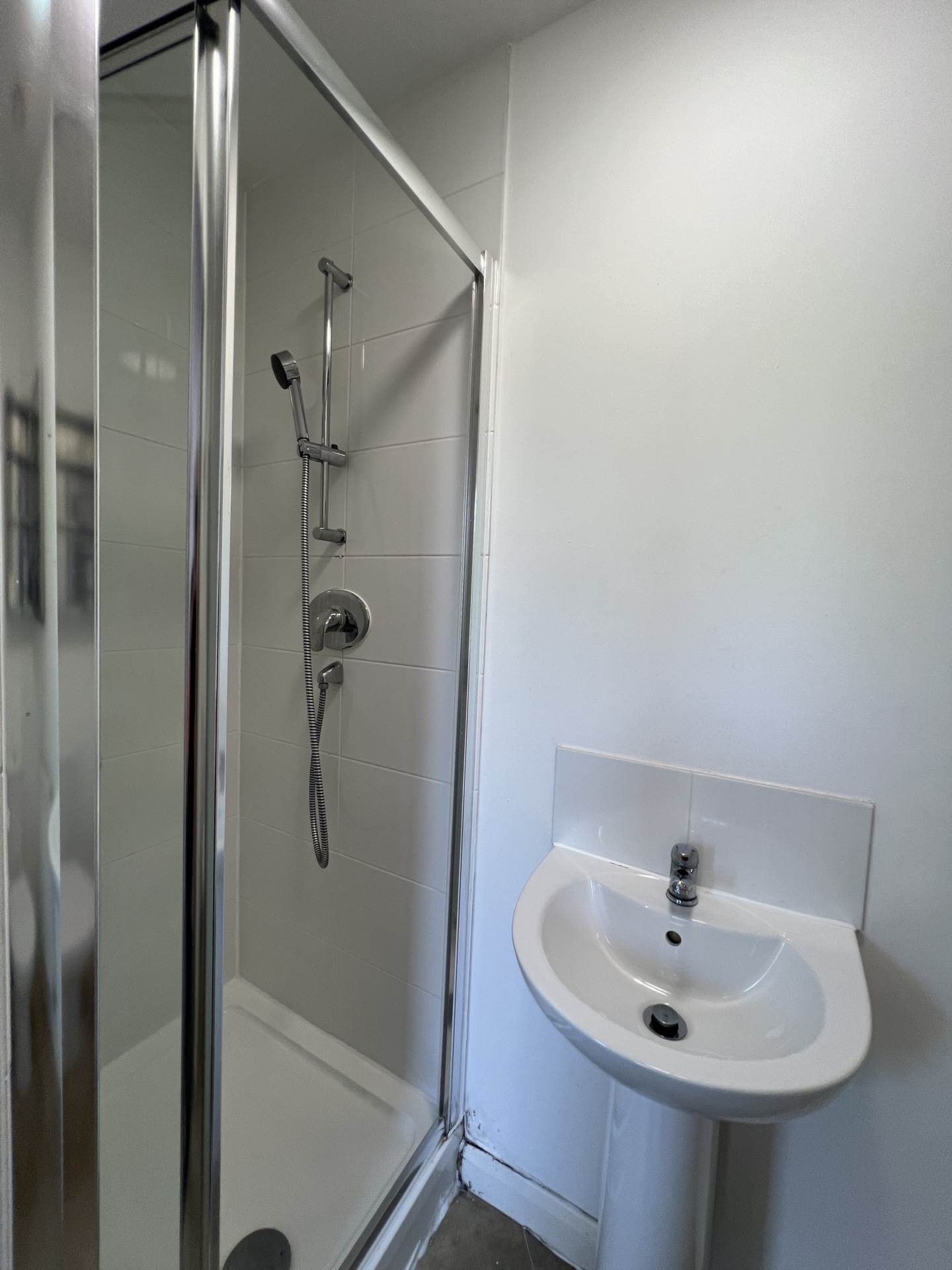 En-suite room, in Gardner Street, Salford, Image 10