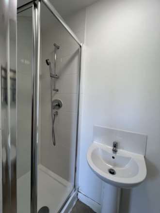 En-suite room, in Gardner Street, Salford, Image 10