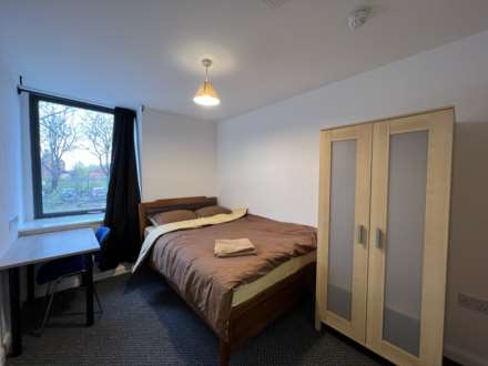 En-suite room, in Gardner Street, Salford, Image 12