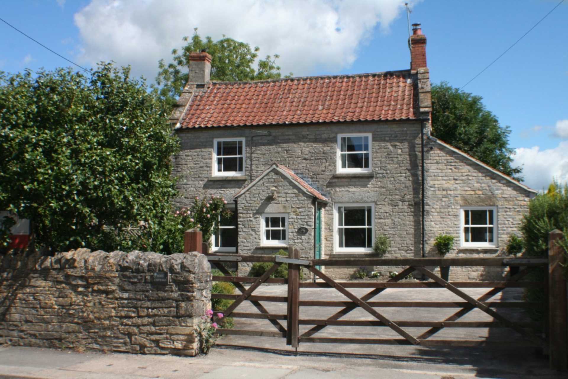 Swallows Property Letting - 3 Bedroom Cottage, West Street, Somerton