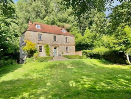 4 Bedroom Country House, The Island, Horningsham