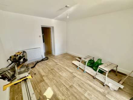 Deverill Rd, Warminster, Image 6