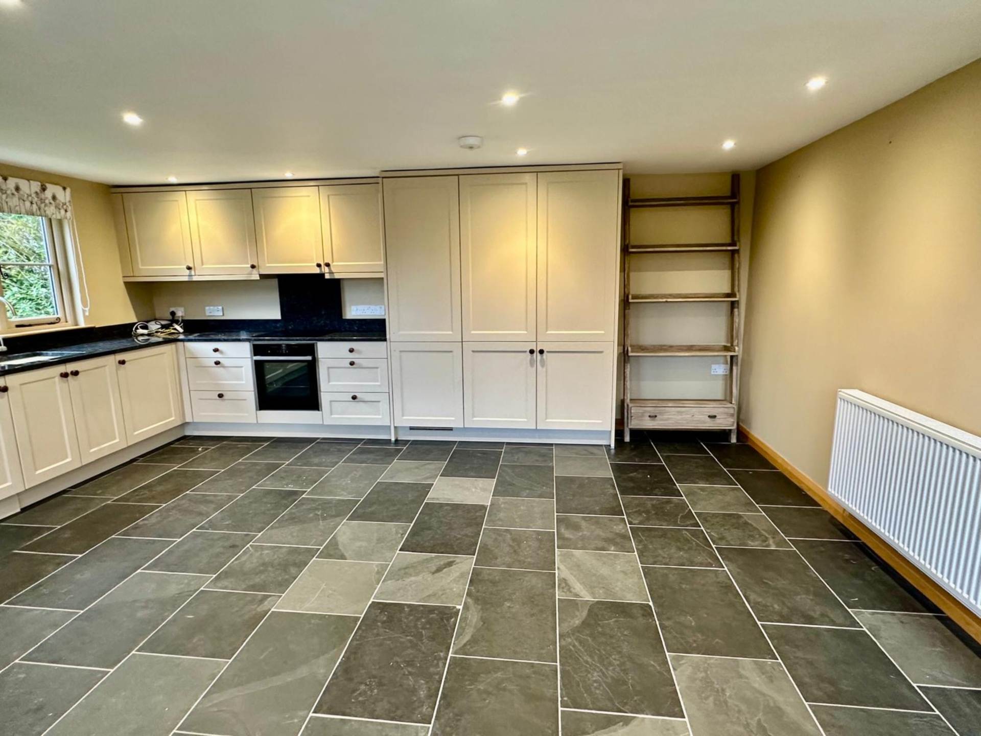 Charnage, Mere, Image 2