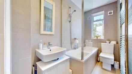 Hampstead Lane, Highgate, N6, Image 5