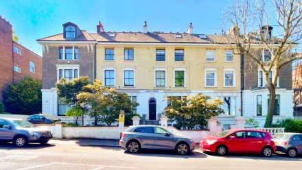 Hampstead Lane, Highgate, N6, Image 7