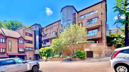 Thornbury Square, Highgate, N6, Image 1