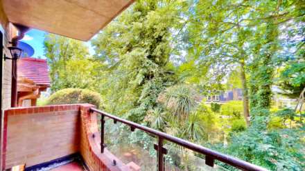 Thornbury Square, Highgate, N6, Image 2