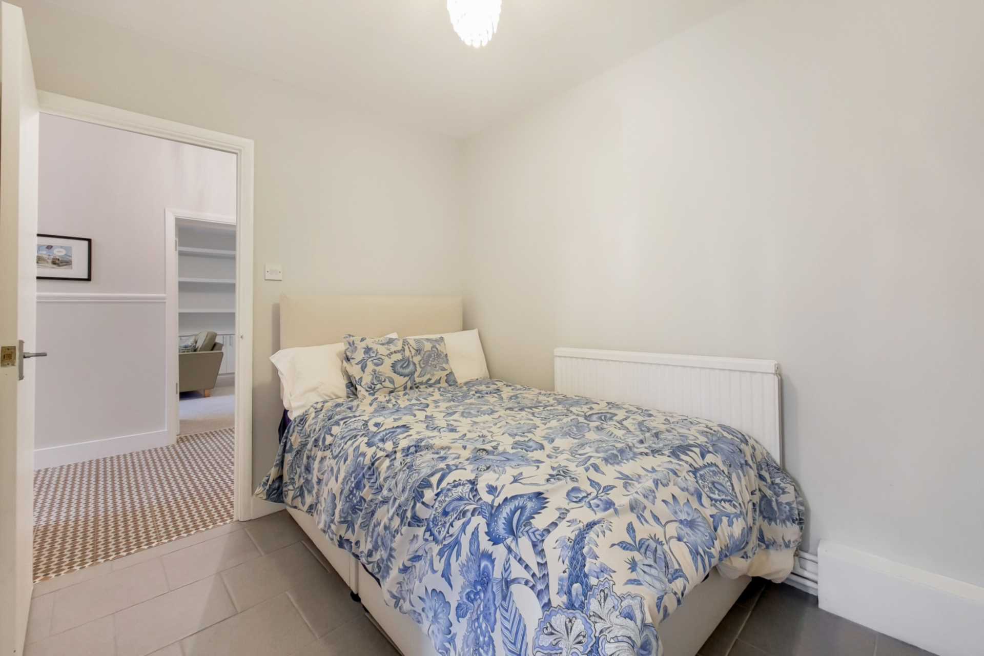 Hampstead Lane, Highgate, N6, Image 11