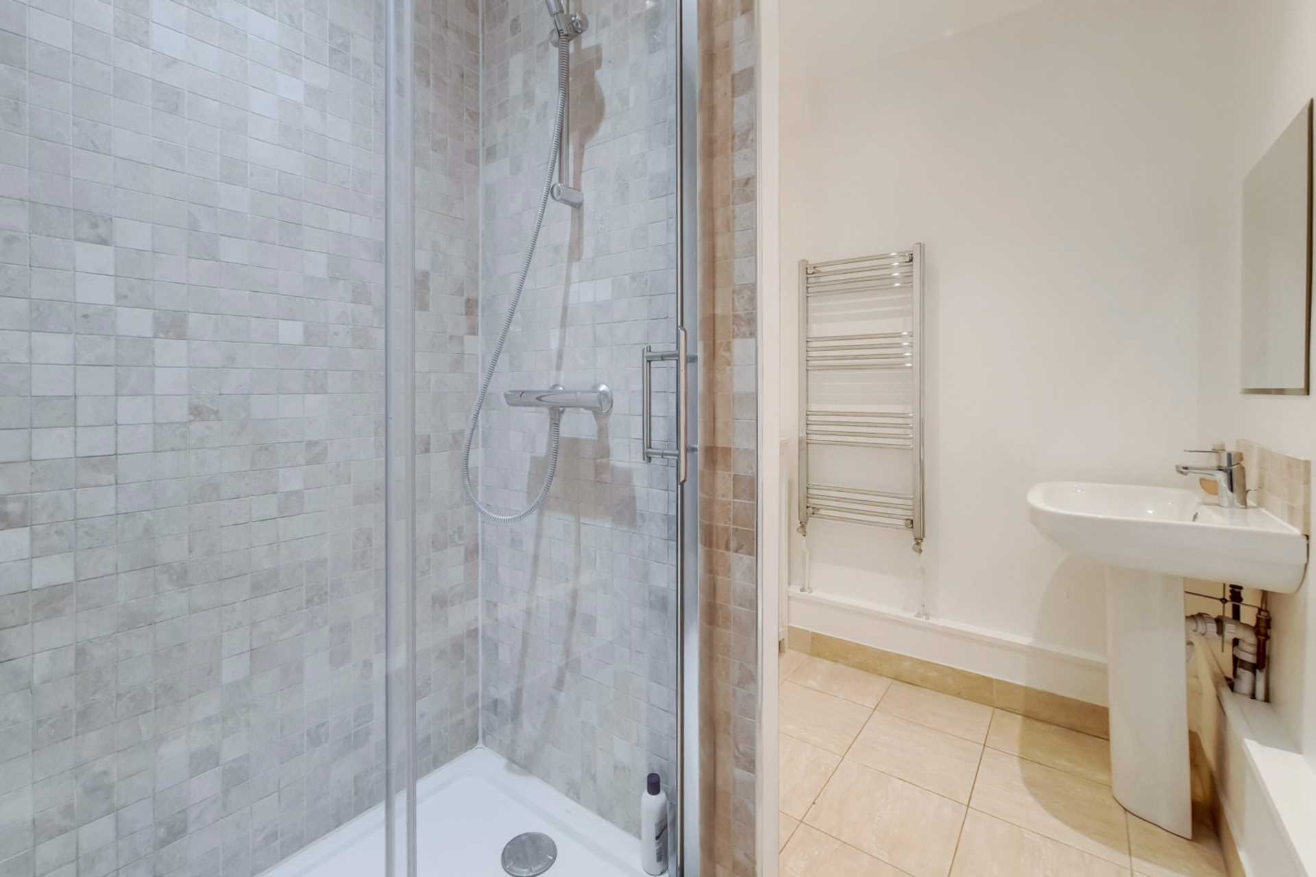 Hampstead Lane, Highgate, N6, Image 12