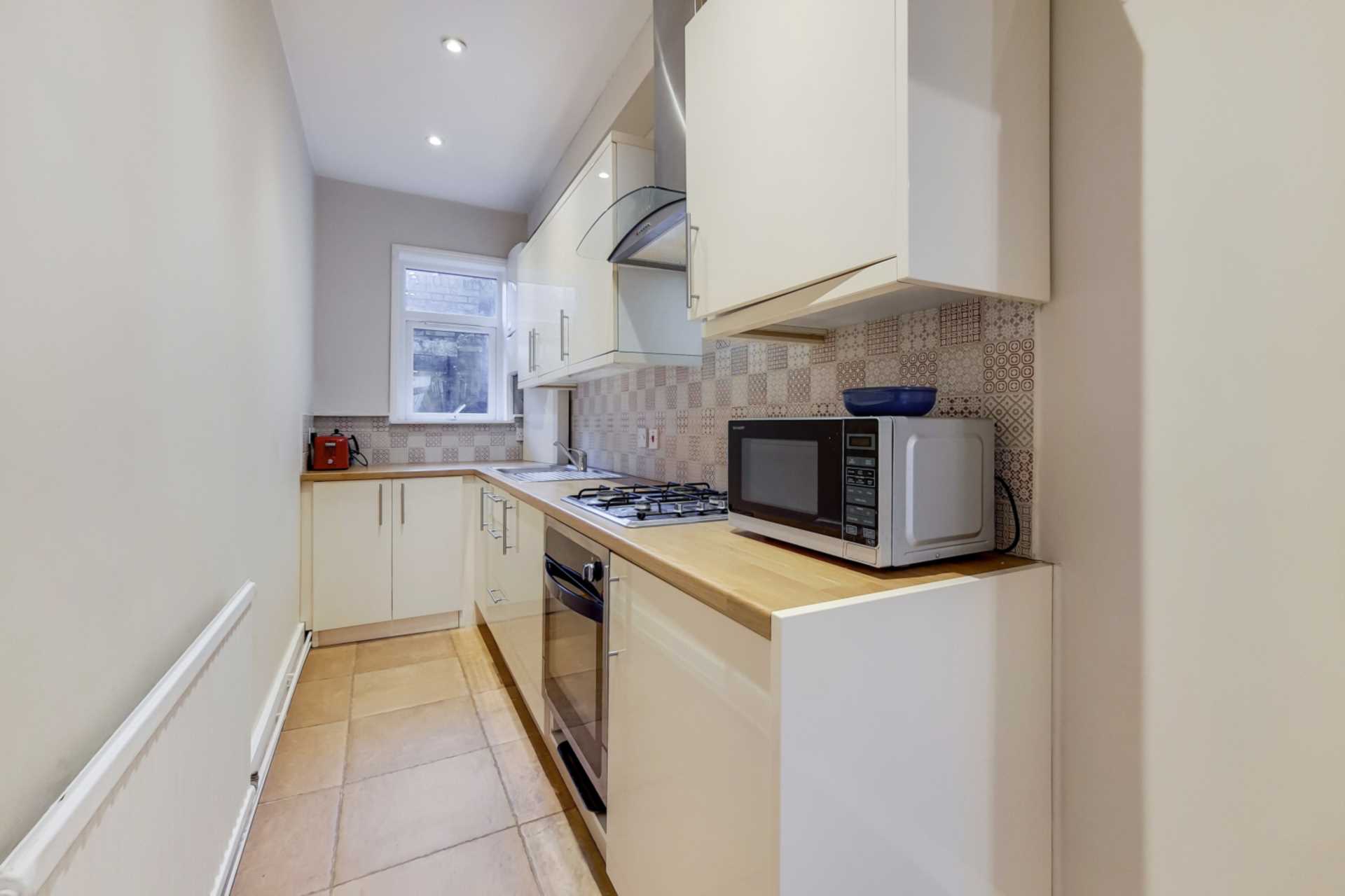 Hampstead Lane, Highgate, N6, Image 4