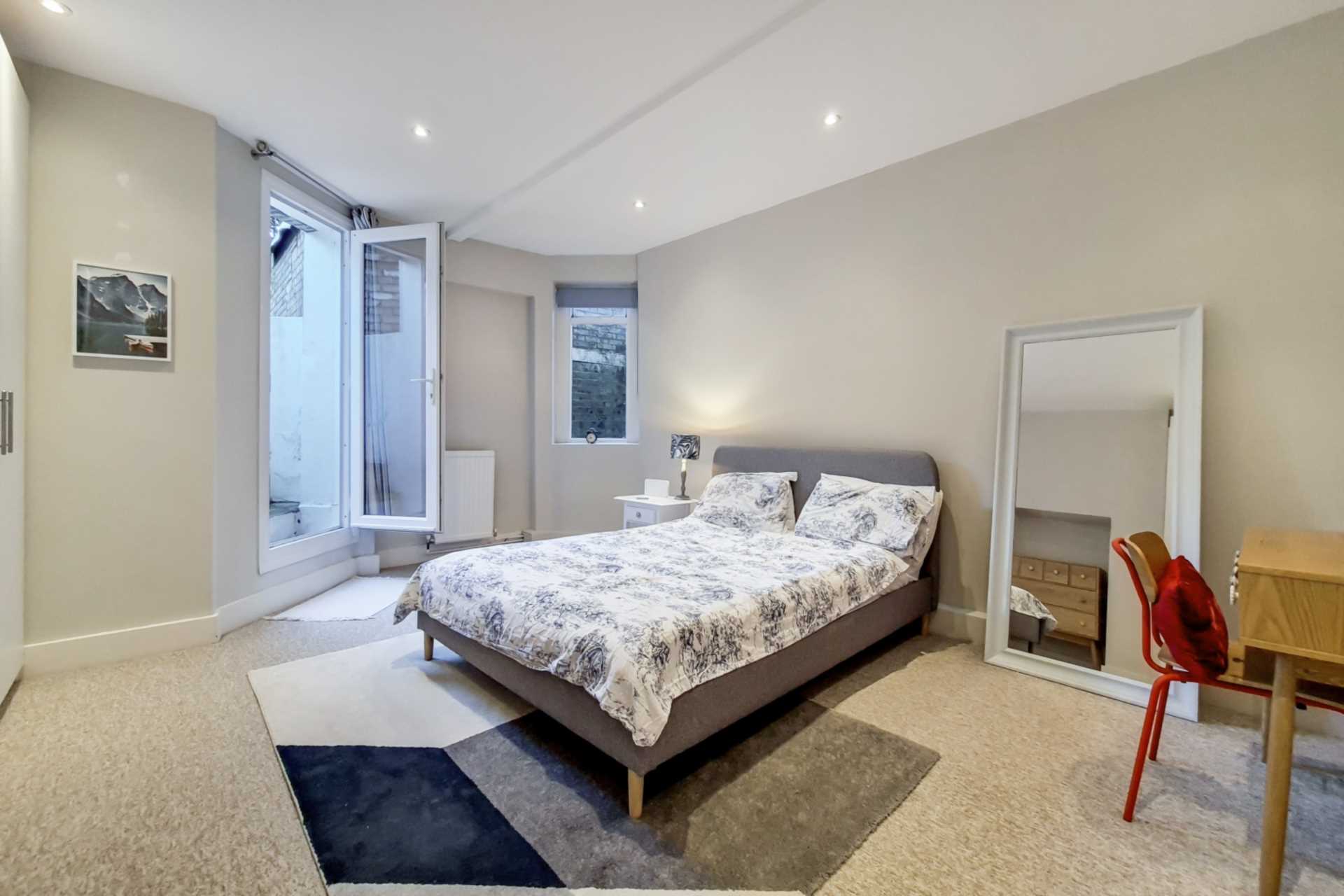 Hampstead Lane, Highgate, N6, Image 5