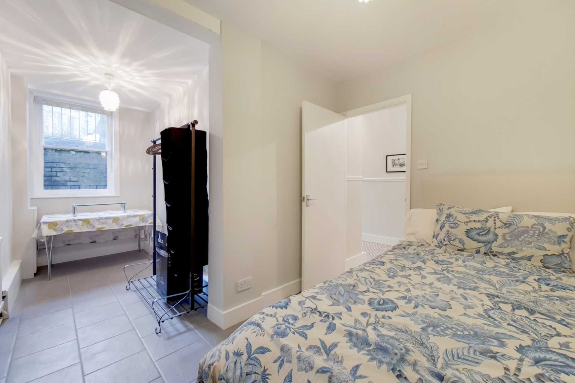 Hampstead Lane, Highgate, N6, Image 6