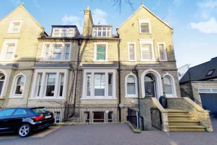 Hampstead Lane, Highgate, N6, Image 1