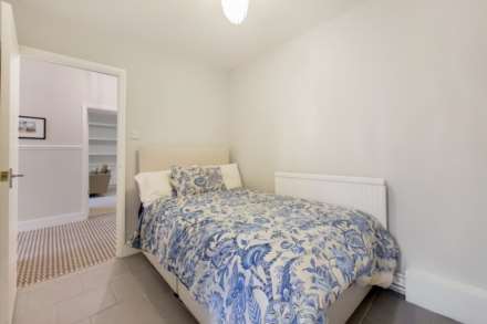 Hampstead Lane, Highgate, N6, Image 11