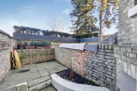 Hampstead Lane, Highgate, N6, Image 3