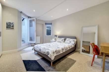 Hampstead Lane, Highgate, N6, Image 5