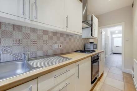 Hampstead Lane, Highgate, N6, Image 9