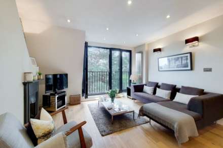 2 Bedroom Flat, Bisham Gardens, Highgate, London