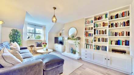 2 Bedroom Flat, Winchester Place, Highgate, N6