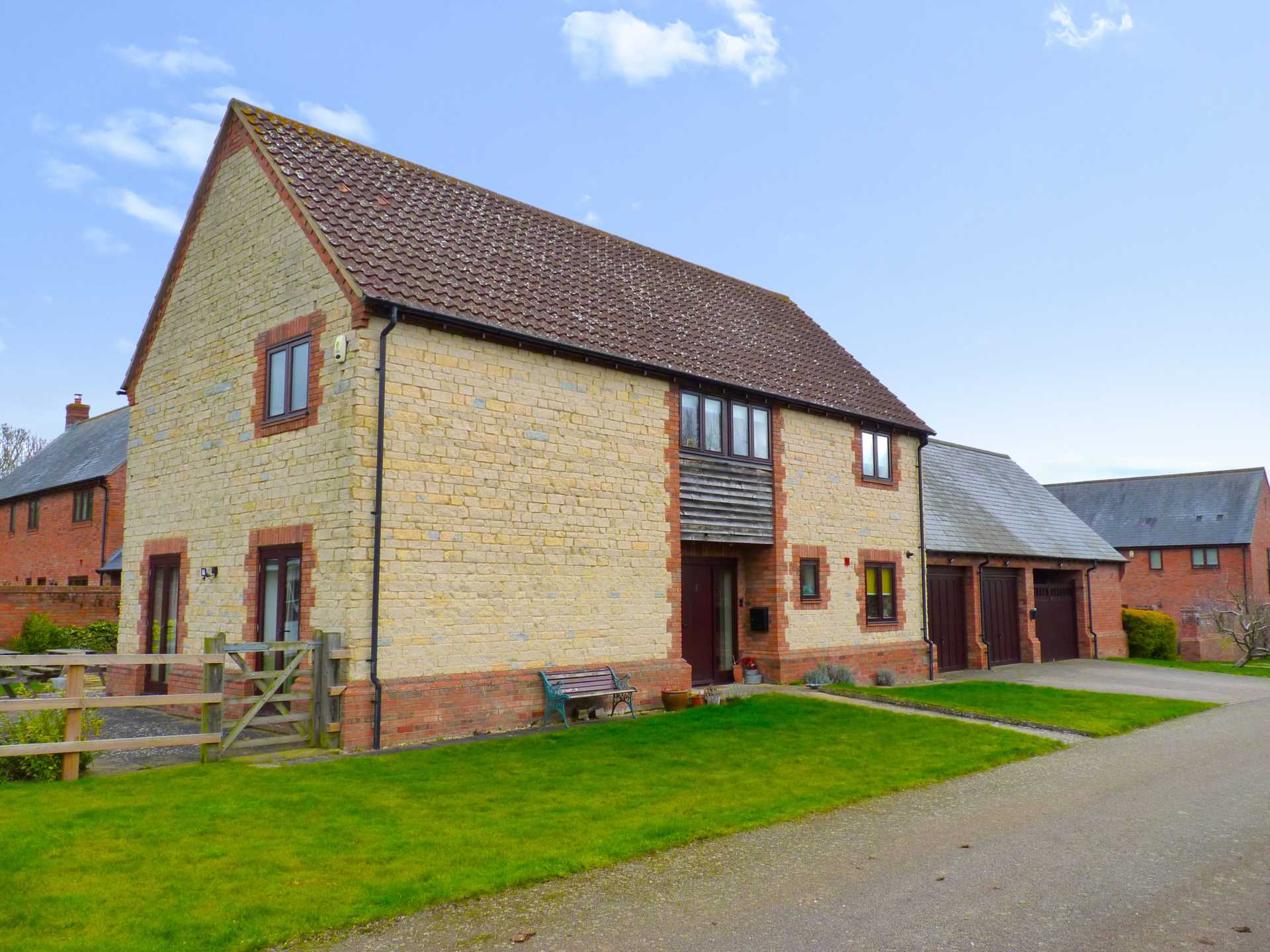 Town Farm Court, Oakley, Image 18