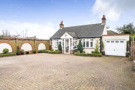 3 Bedroom Detached Bungalow, Roxton Road, Great Barford