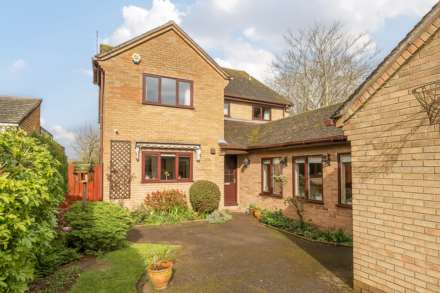 4 Bedroom Detached, Church End, Biddenham