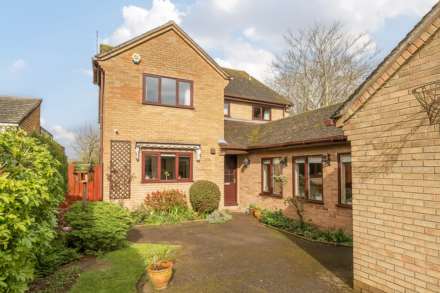 4 Bedroom Detached, Church End, Biddenham