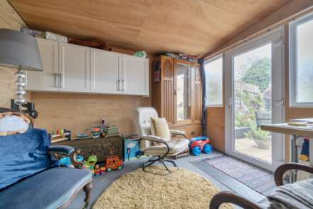 Cotswold Close, Putnoe, Image 12